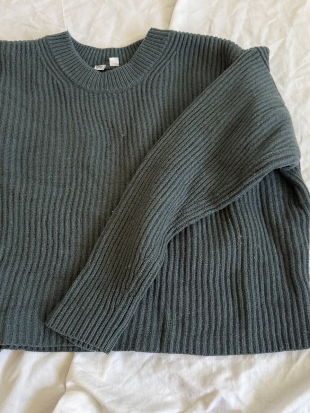 Uniqlo Green Cropped Thick Sweater - Picture 7 of 8